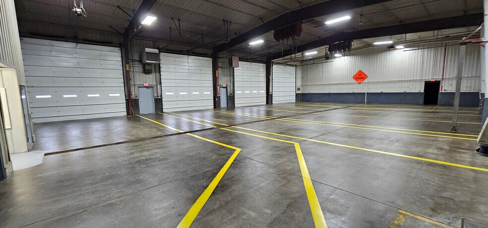 More Photos Of 3845 S 27th St, Franksville Service For Lease