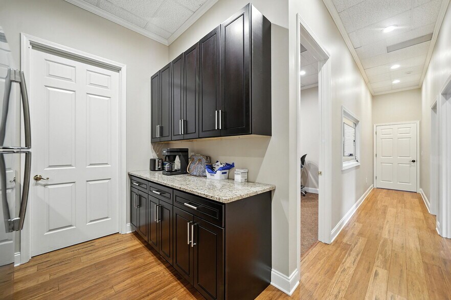 More Photos Of 4385 Kimball Bridge Rd, Alpharetta Medical For Lease