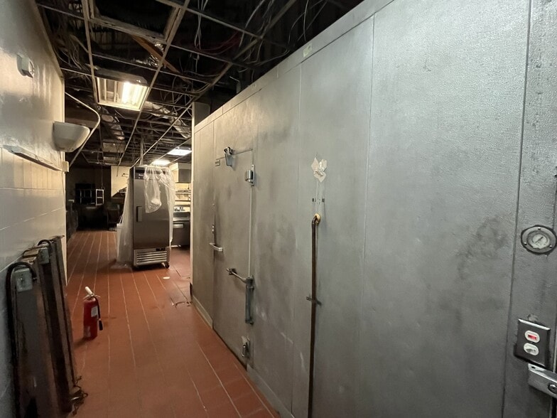More Photos Of 9800 Front Beach Rd, Panama City Restaurant For Lease