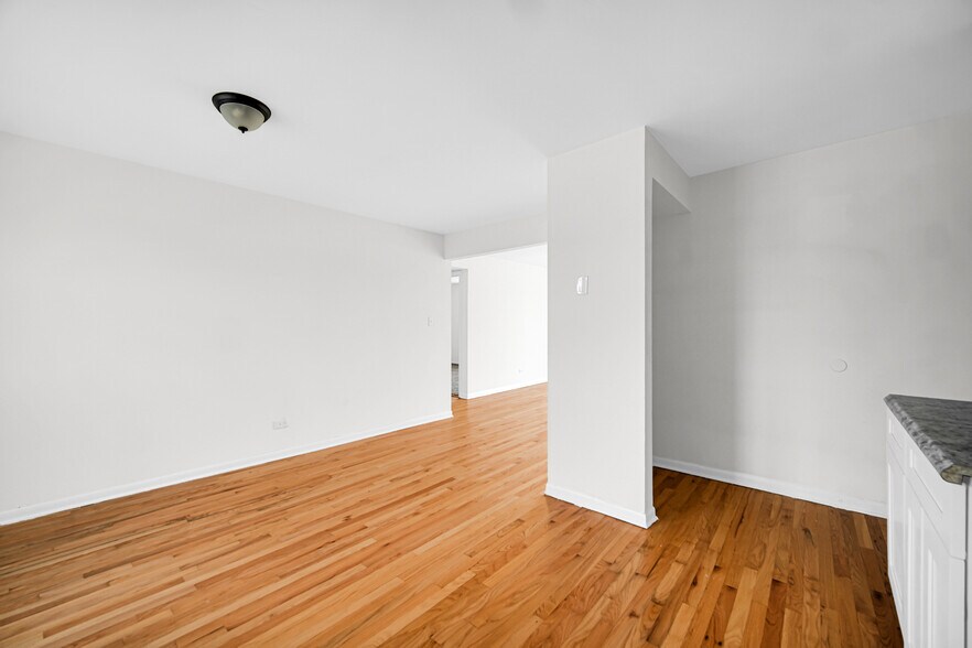 More Photos Of 14544 S San Francisco Ave, Posen Apartments For Sale
