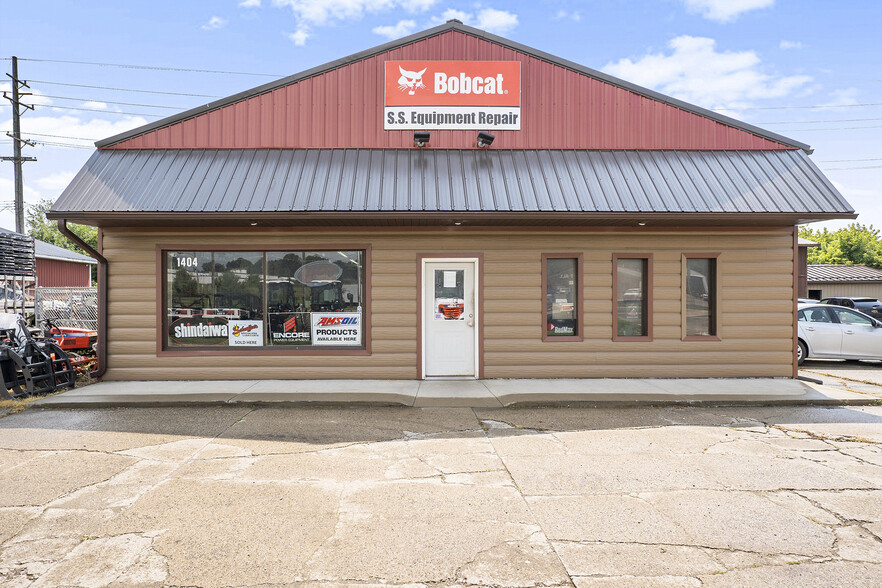 Primary Photo Of 1404 Imlay City Rd, Lapeer Showroom For Sale