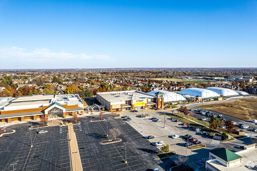 More Photos Of 14401 W Metcalf Ave, Overland Park Unknown For Lease