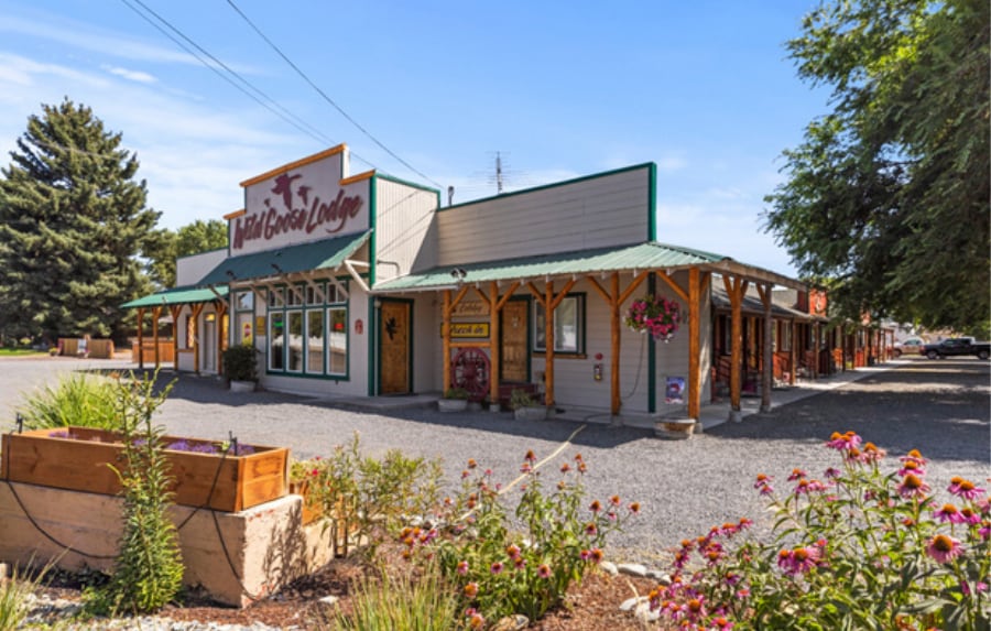 Primary Photo Of 105 E Court Dr, Merrill Hotel For Sale