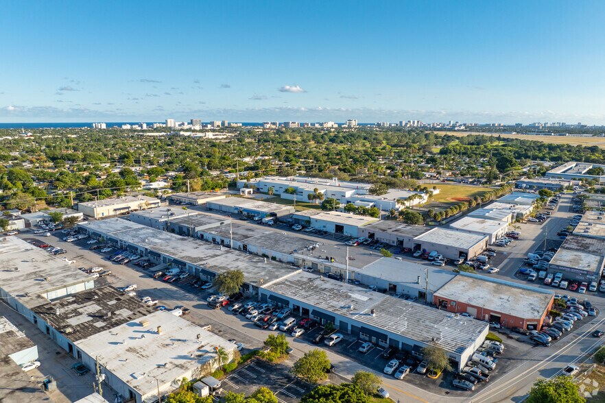 More Photos Of 400-650 NE 27th St, Pompano Beach Industrial For Lease