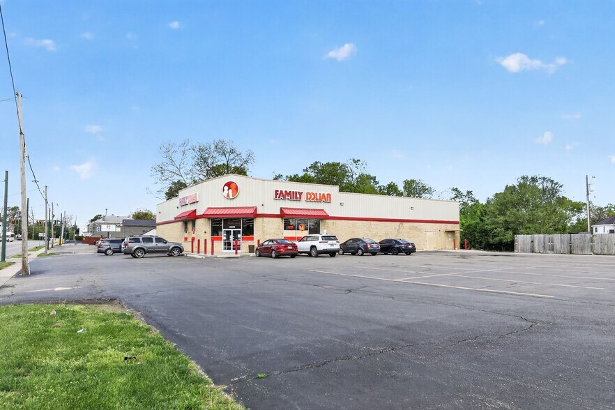 More Photos Of 5800 N Main St, Dayton Freestanding For Sale