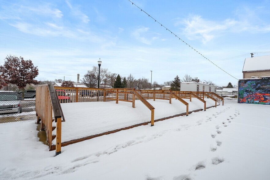 More Photos Of 117 E Allegan St, Otsego General Retail For Sale