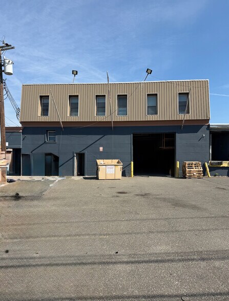 Primary Photo Of 118 Allen Blvd, Farmingdale Warehouse For Lease