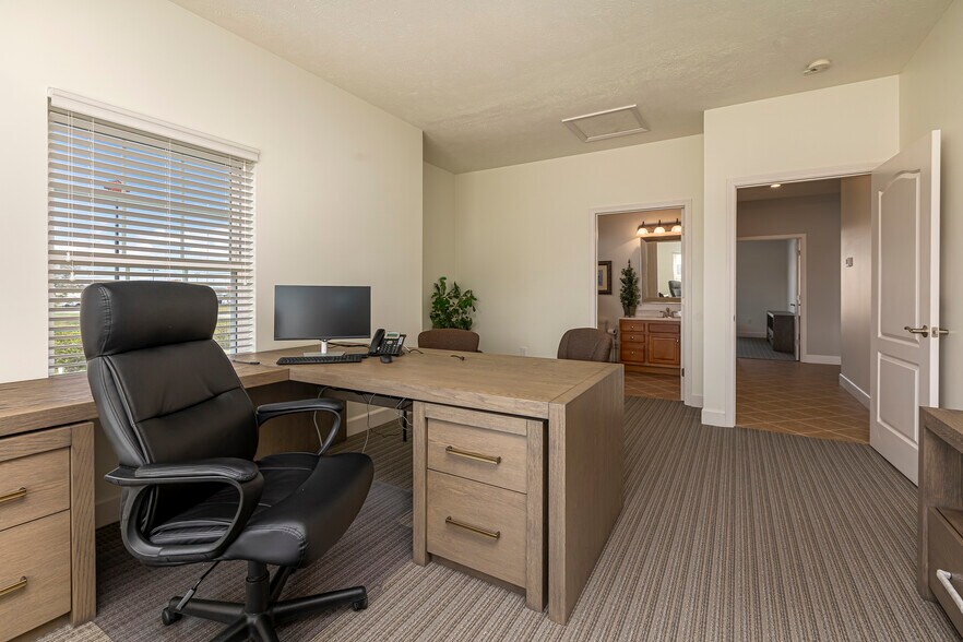 More Photos Of 2801 17th St, Marion Medical For Sale