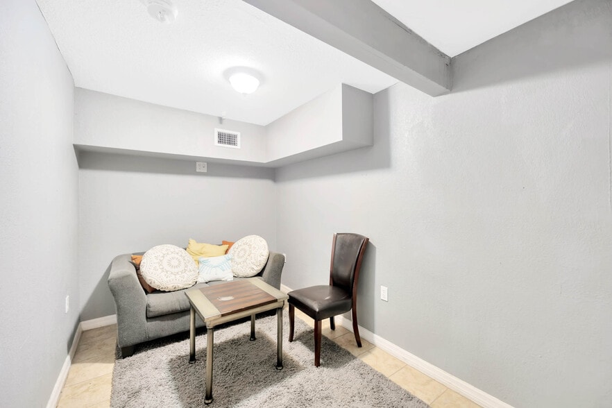 More Photos Of 1920 E Osborne Ave, Tampa Assisted Living For Sale