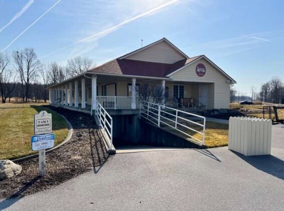More Photos Of 3005 Noble Hawk Dr, Kendallville Sports And Entertainment For Sale