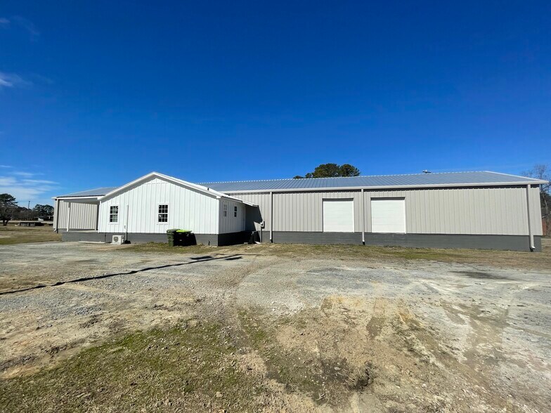 More Photos Of 3310 Fields St, Farmville Warehouse For Lease