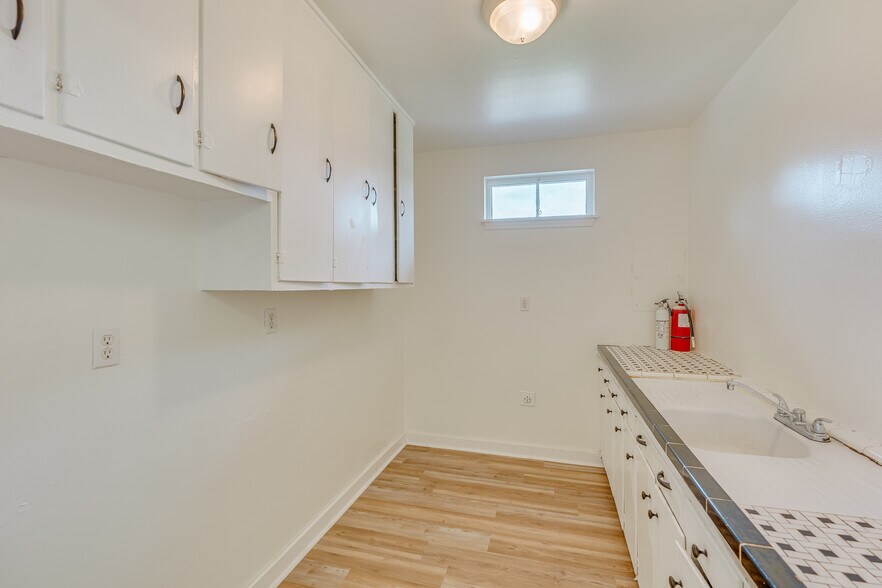 More Photos Of 1403 Spring Hill Ave, Mobile Healthcare For Sale