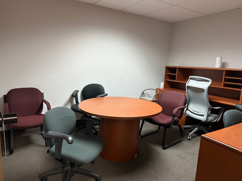 More Photos Of 8053 E Bloomington Fwy, Bloomington Office For Sale