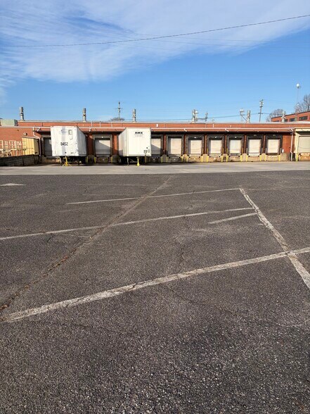 More Photos Of 2020 W Front St, Statesville Manufacturing For Lease