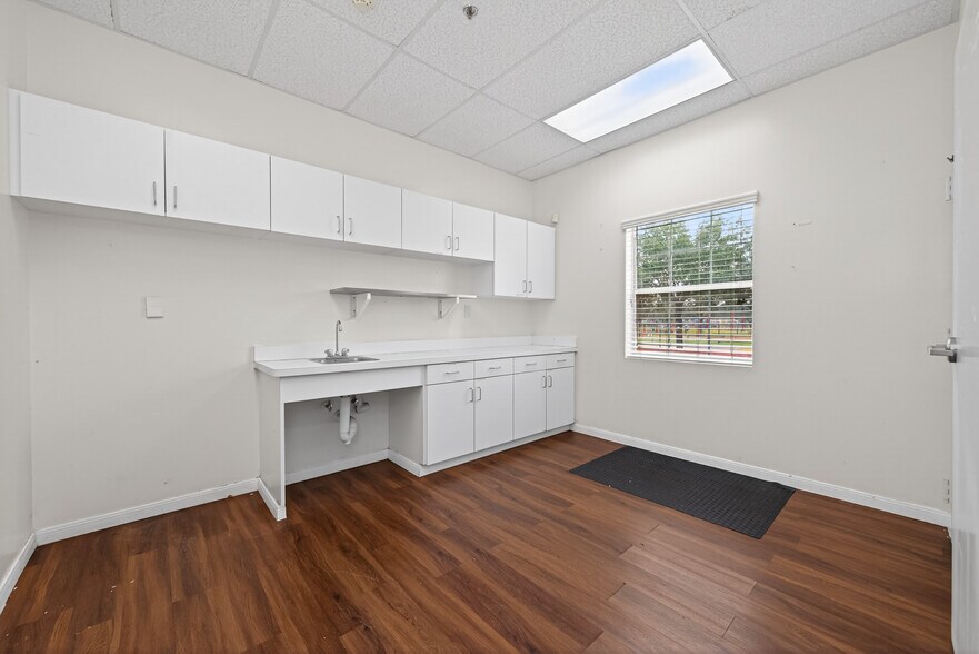 More Photos Of 8525 Queenston Blvd, Houston Freestanding For Sale