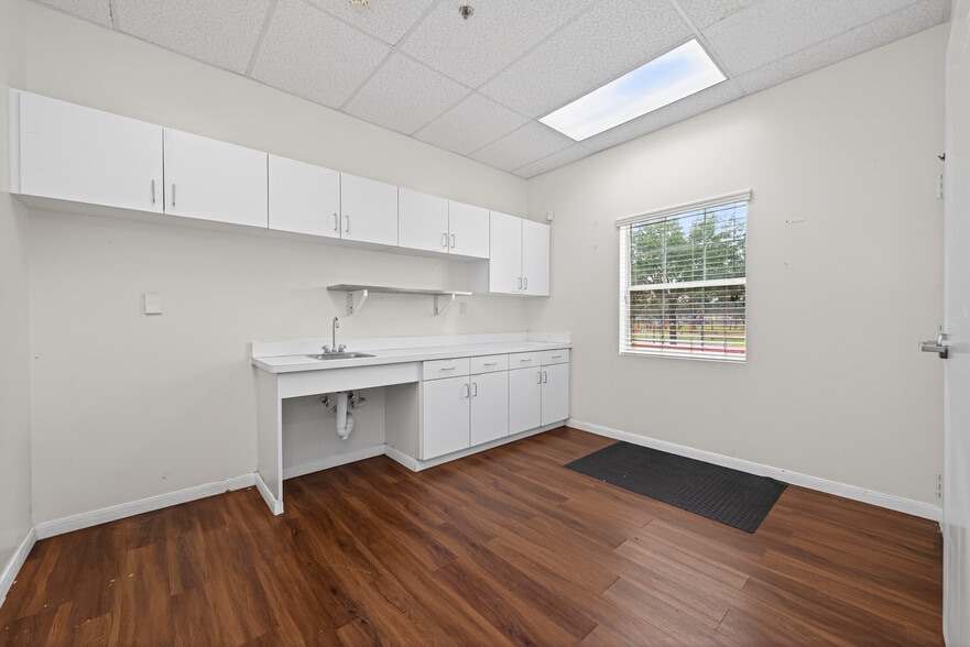 More Photos Of 8525 Queenston Blvd, Houston Freestanding For Sale