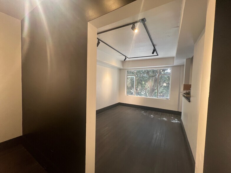 More Photos Of 7540-7542 Fay Ave, La Jolla Storefront Retail Office For Lease