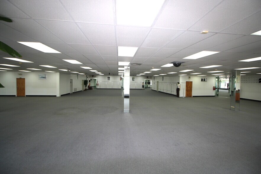 More Photos Of 5309 Touhy Ave, Skokie Freestanding For Sale