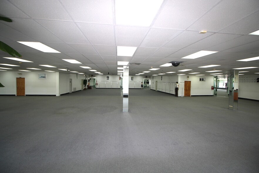 More Photos Of 5309 Touhy Ave, Skokie Freestanding For Sale