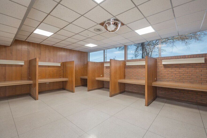 More Photos Of 807 Hudson Ln, Monroe Office For Sale