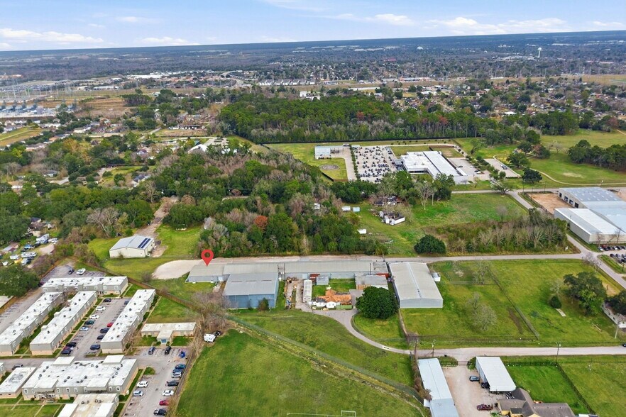 More Photos Of 13025 Fadeway ln, Houston Industrial For Lease