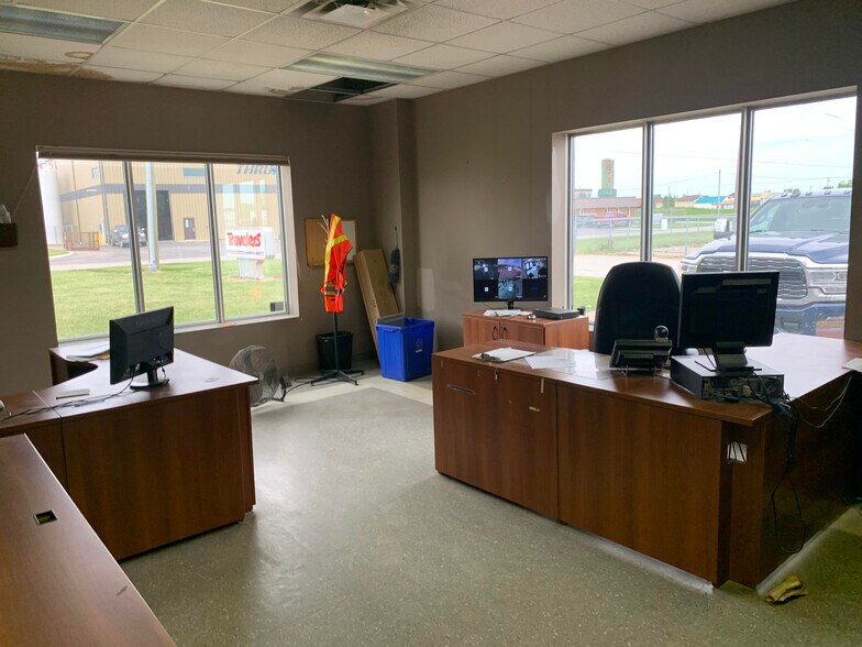 More Photos Of 775 Gillard St, Wallaceburg Industrial For Sale