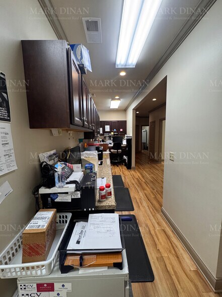 More Photos Of 402 Airport Commons Dr, Calera Medical For Lease