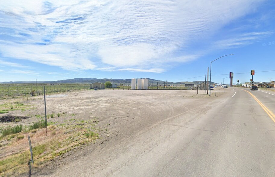 More Photos Of 881 6th St, Wells Industrial For Sale