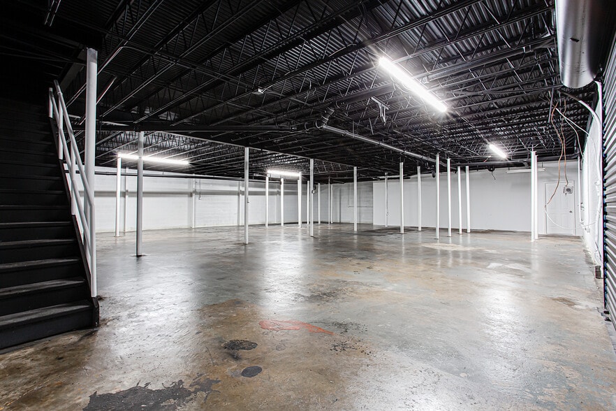 More Photos Of 1302 Donnelly Ave, Atlanta Freestanding For Lease