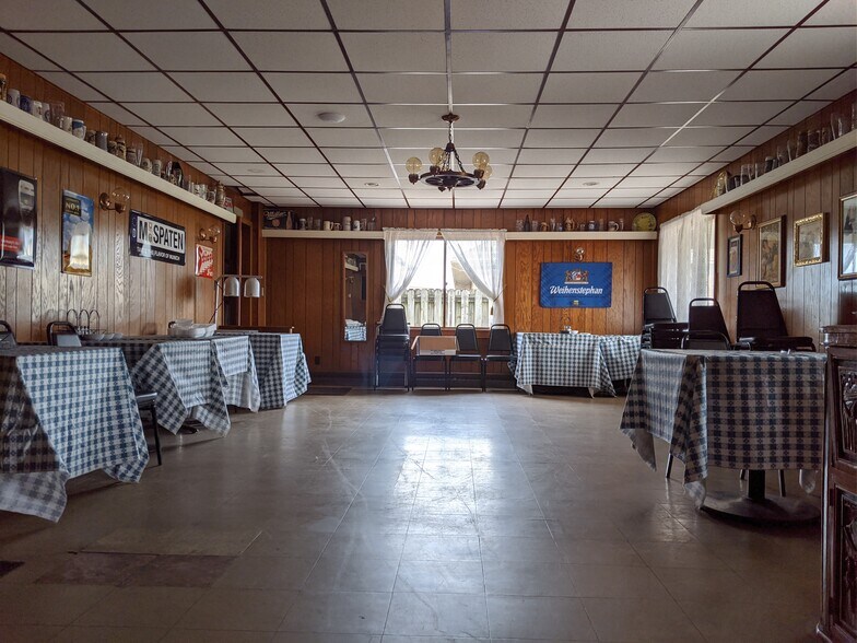More Photos Of N56 W14750 Silver Spring Dr, Menomonee Falls Restaurant For Sale