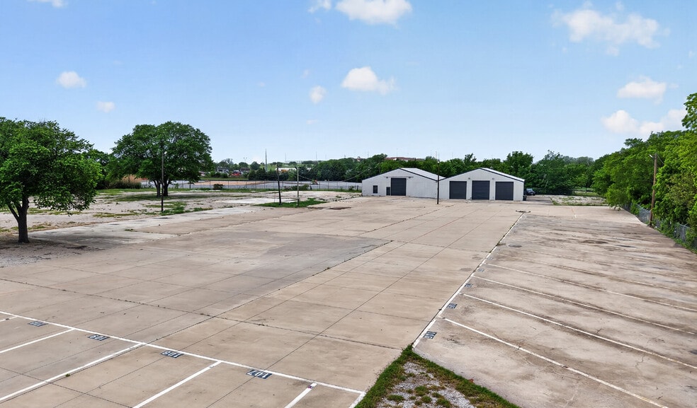 More Photos Of 5504 Forest Hill Dr, Fort Worth Warehouse For Sale