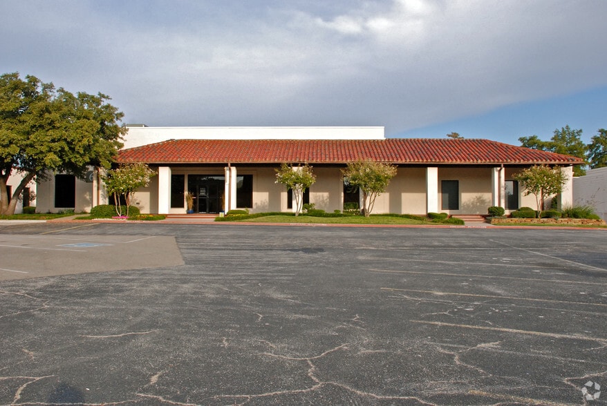 More Photos Of 3501 N Macarthur Blvd, Irving Medical For Sale