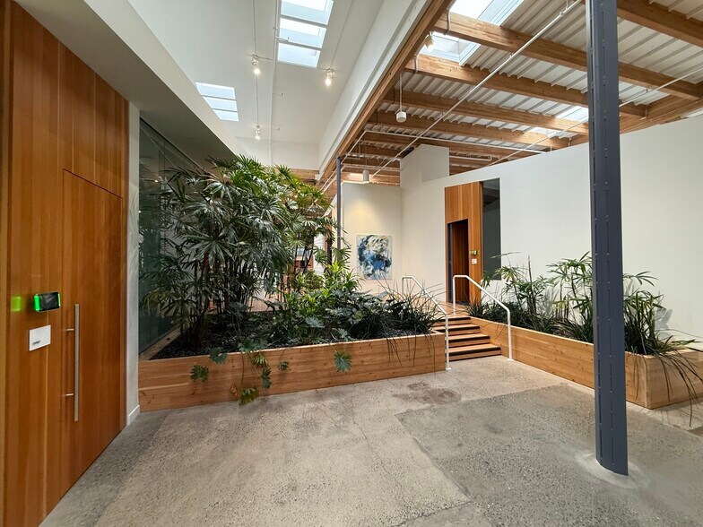 More Photos Of 9600 SW Boeckman Rd, Wilsonville Manufacturing For Lease