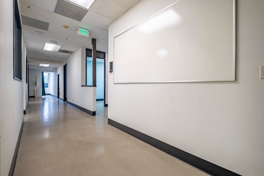 More Photos Of 550 N Golden Circle Dr, Santa Ana Office For Lease