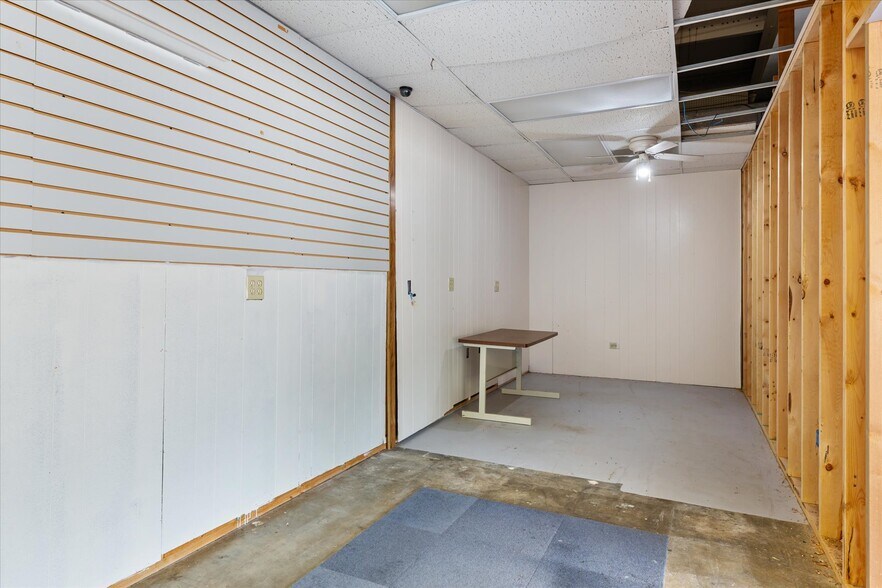 More Photos Of 203 Hillcrest Dr, Laurens Storefront Retail Office For Lease