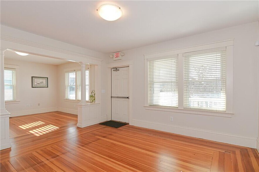 More Photos Of 468 Warren Ave, East Providence Medical For Sale