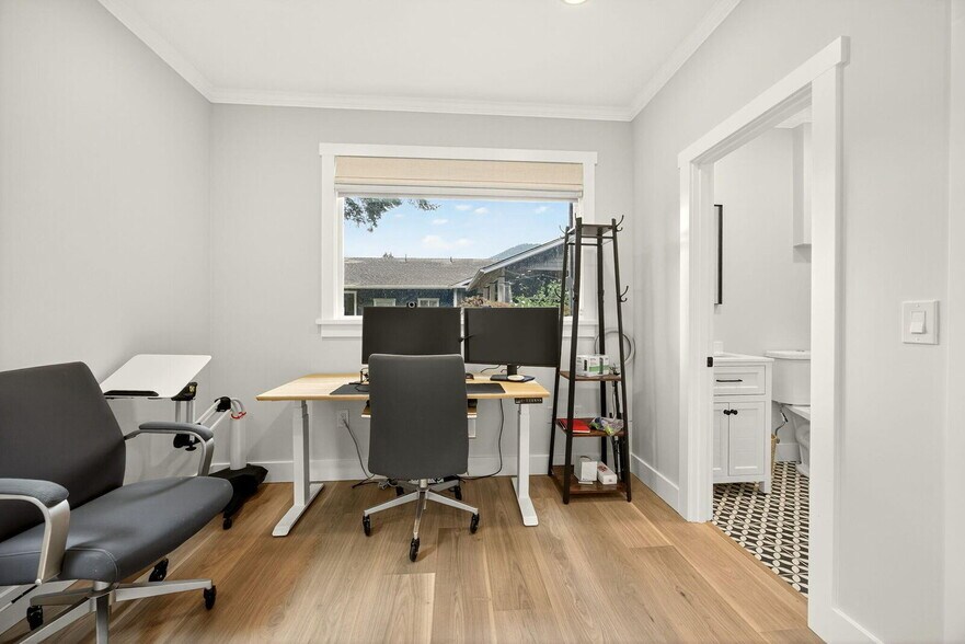 More Photos Of 111 Cedar St, Rogue River Office Residential For Sale