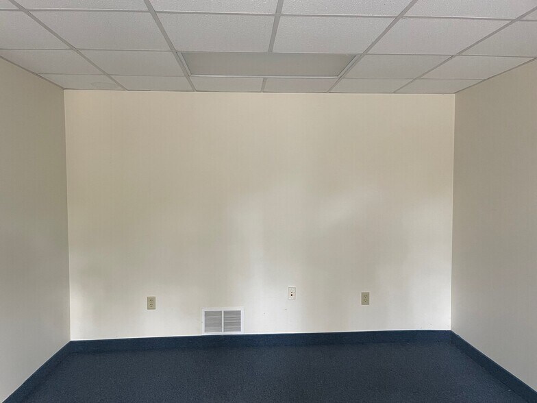 More Photos Of 560 W Third St, Jamestown Office For Lease