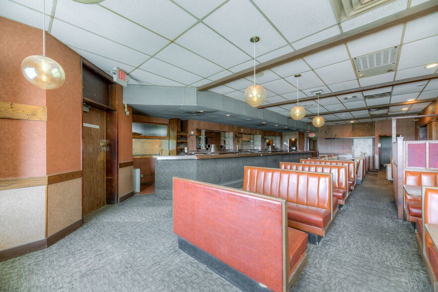 More Photos Of 421 7th St E, Saint Paul Restaurant For Sale