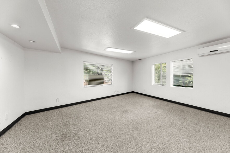 More Photos Of 2741 Franklin Blvd, Sacramento Storefront Retail Office For Sale