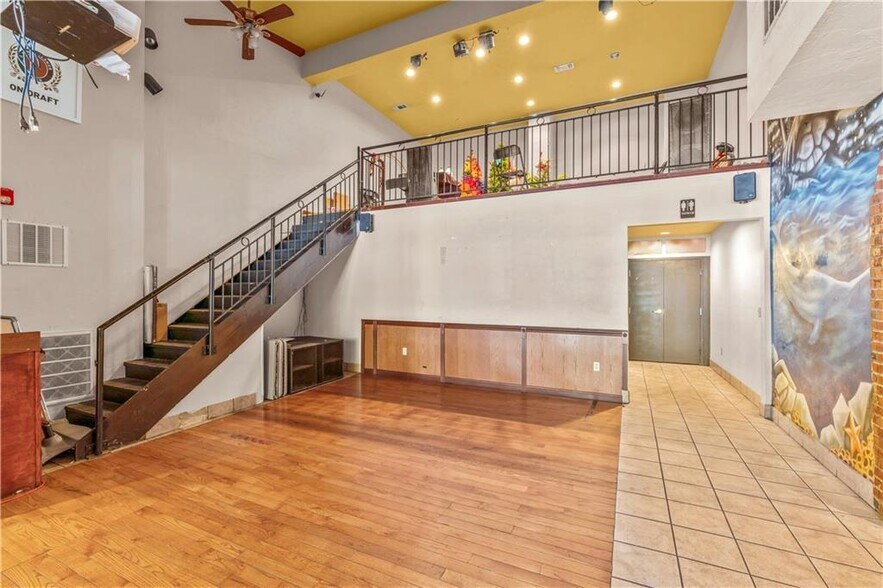 More Photos Of 2512 E Carson St, Pittsburgh Bar For Sale