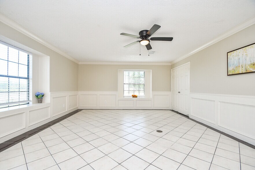 More Photos Of 1411 1/2 Guadalupe St, Stafford Office Residential For Sale