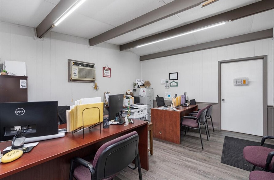 More Photos Of 1804 Avenue M, Rosenberg Freestanding For Sale