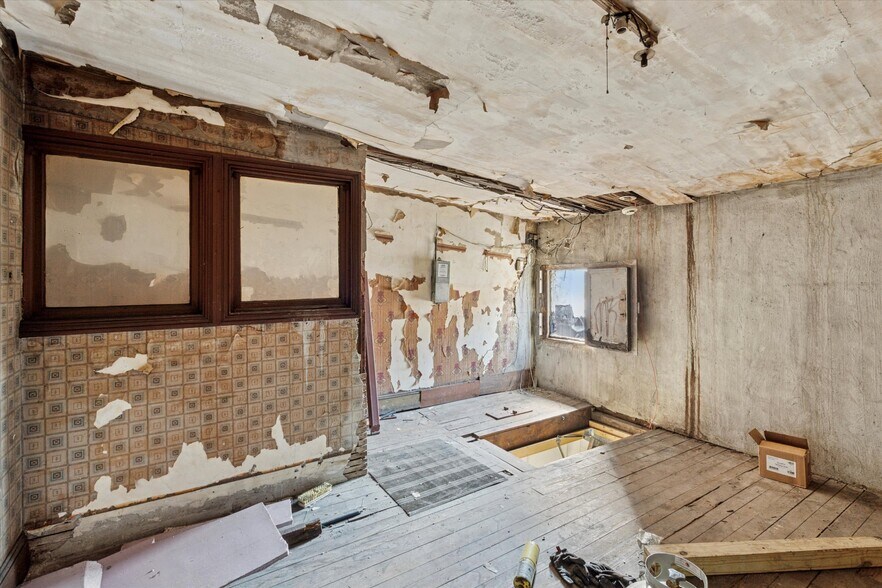 More Photos Of 2777 Kensington Ave, Philadelphia Storefront For Sale