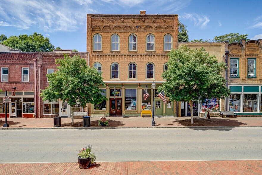 More Photos Of 107 E Main St, Jonesborough Storefront For Sale