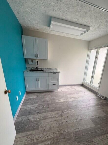 More Photos Of 1219 E Saginaw St, Lansing Medical For Sale