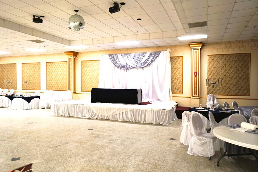 More Photos Of 5800 Airline Dr, Houston Flex For Lease