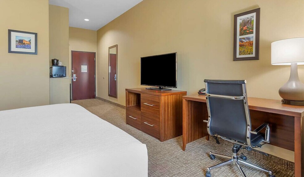 More Photos Of 320 Highway 146 N, Texas City Hotel For Sale