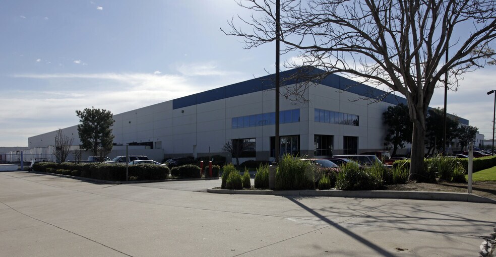 More Photos Of 10613 Jasmine St, Fontana Distribution For Lease