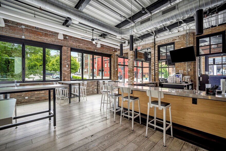 More Photos Of 331 E 13th St, Cincinnati Bar For Sale